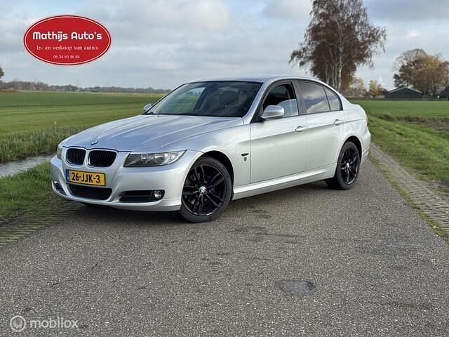 Grijs Gebruikt 2009 BMW 318 Executive Sedan | € 3.950 (Goede deal) - Afbeelding 1/4
