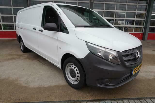 Wit Gebruikt 2020 Mercedes Vito MPV | € 24.950 (Eerlijke prijs) - Afbeelding 1/4