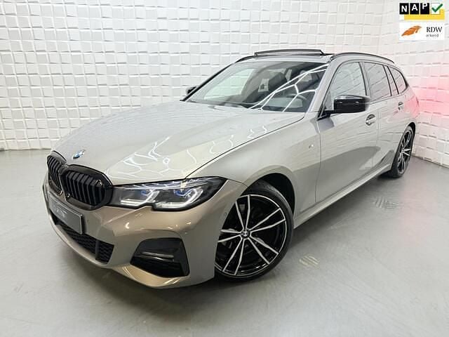 Grijs Gebruikt 2022 BMW 320 M Sport Stationwagen | € 33.999 (Eerlijke prijs) - Afbeelding 1/4
