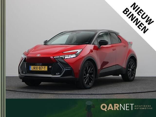 Rood Gebruikt 2024 Toyota C-HR Plus SUV | € 39.945 (Eerlijke prijs) - Afbeelding 1/4