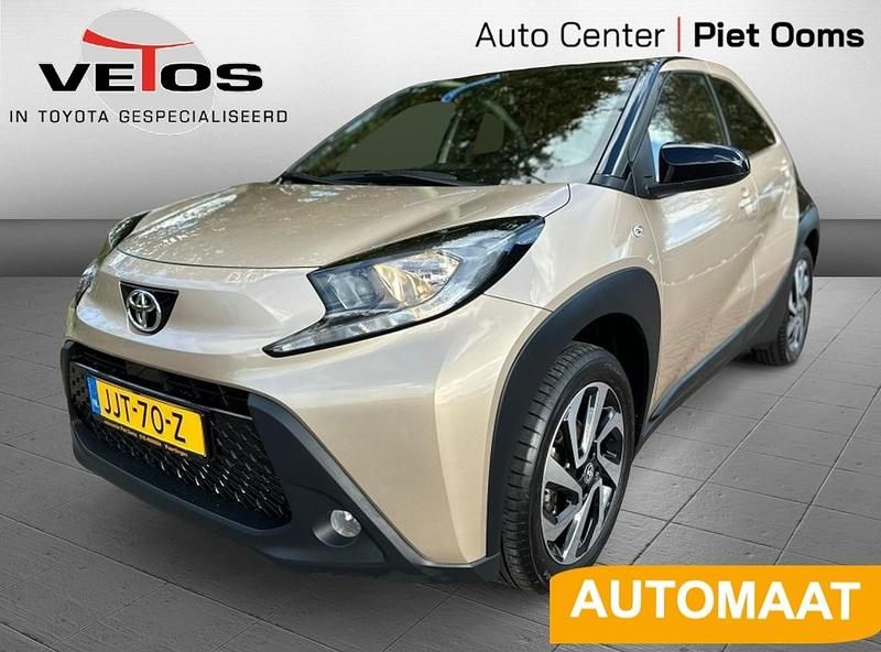 Bruin Gebruikt 2023 Toyota Aygo X SUV | € 19.950 - Afbeelding 1/4