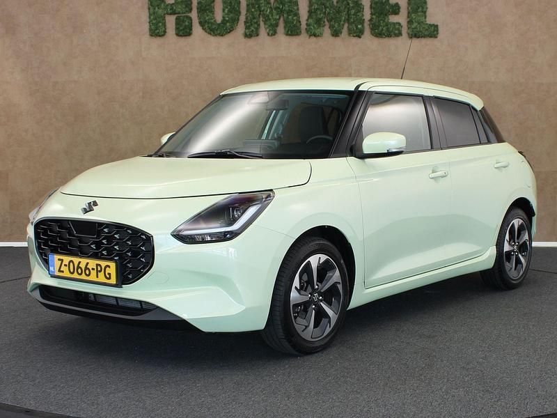 Geel Gebruikt 2024 Suzuki Swift Style Hatchback | € 21.645 (Iets duurder) - Afbeelding 1/4