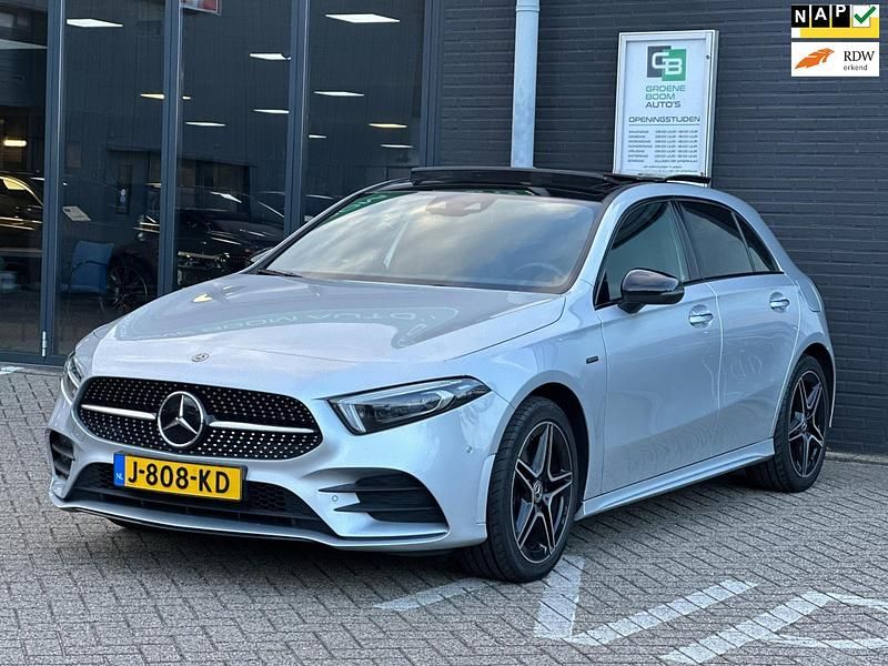 Grijs Gebruikt 2020 Mercedes A250 Business Hatchback | € 24.999 (Iets duurder) - Afbeelding 1/4