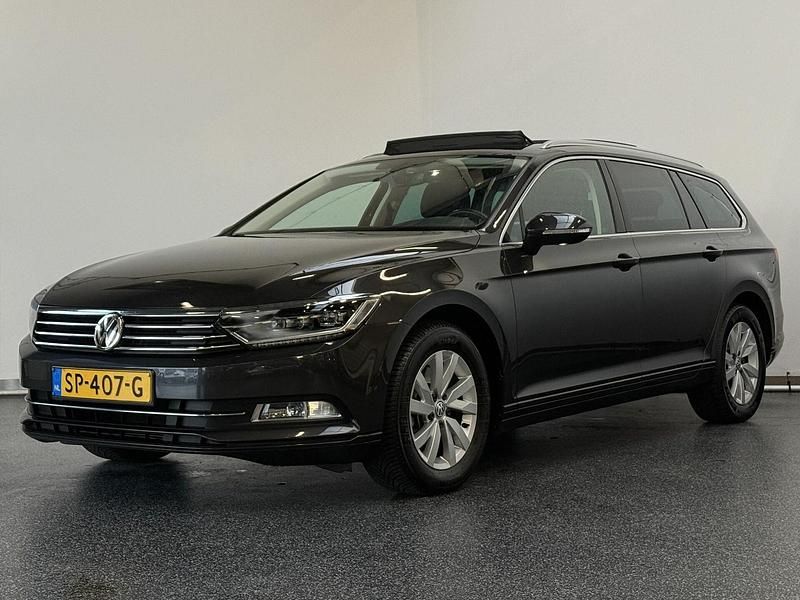 Grijs Occasion 2018 VW Passat Comfortline Stationwagen | € 15.950 (Eerlijke prijs) - Afbeelding 1/4