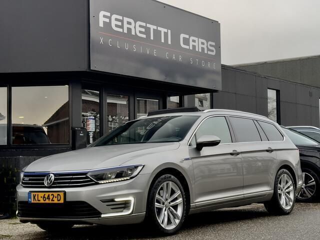 Grijs, metallic lak Gebruikt 2016 VW Passat Highline Stationwagen | € 14.900 (Iets duurder) - Afbeelding 1/4