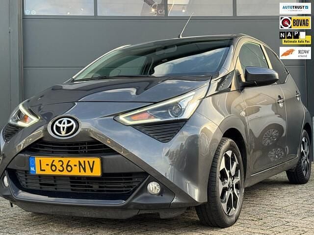 Grijs Gebruikt 2021 Toyota Aygo Hatchback | € 11.950 (Eerlijke prijs) - Afbeelding 1/4