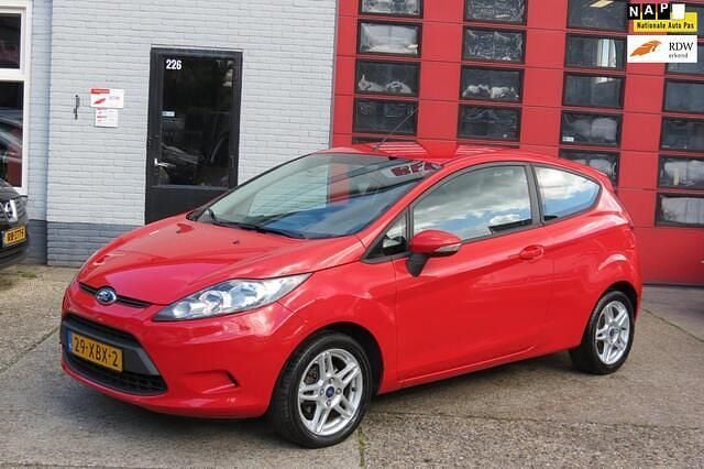 Rood Gebruikt 2012 Ford Fiesta Hatchback | € 2.850 (Goede deal) - Afbeelding 1/4