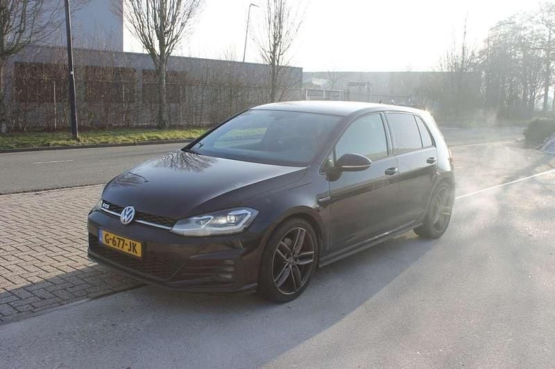 Zwart (metallic) Occasion 2018 VW Golf VII GTD Hatchback | € 14.250 (Eerlijke prijs) - Afbeelding 1/4