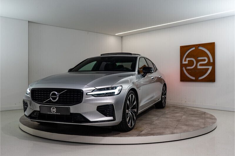 Zilver Gebruikt 2021 Volvo S60 R-Design Sedan | € 38.980 (Eerlijke prijs) - Afbeelding 1/4