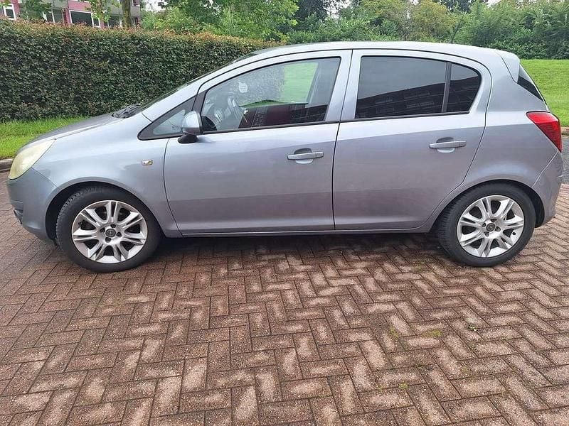 Zilver Gebruikt 2008 Opel Corsa Enjoy Hatchback | € 1.800 (Eerlijke prijs) - Afbeelding 1/4