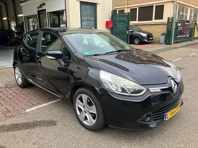 Zwart Gebruikt 2012 Renault Clio IV Dynamique Hatchback | € 3.250 (Eerlijke prijs) - Afbeelding 1/4