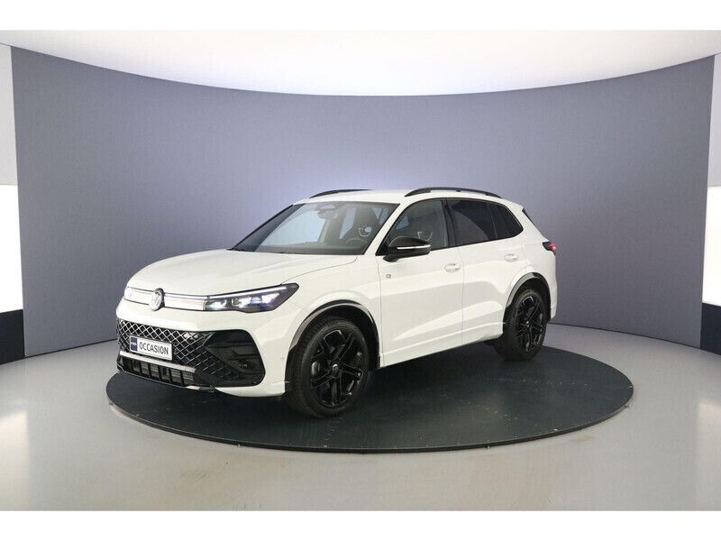 Pure white Gebruikt 2024 VW Tiguan R-line Edition SUV | € 49.900 - Afbeelding 1/4