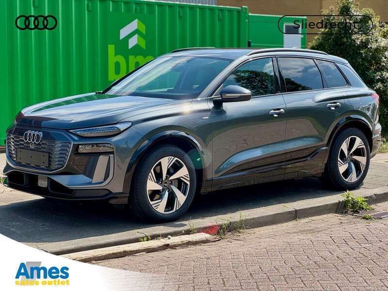 Grijs Nieuw 2025 Audi Q6 e-tron Advanced SUV | € 78.595 (Iets duurder) - Afbeelding 1/3