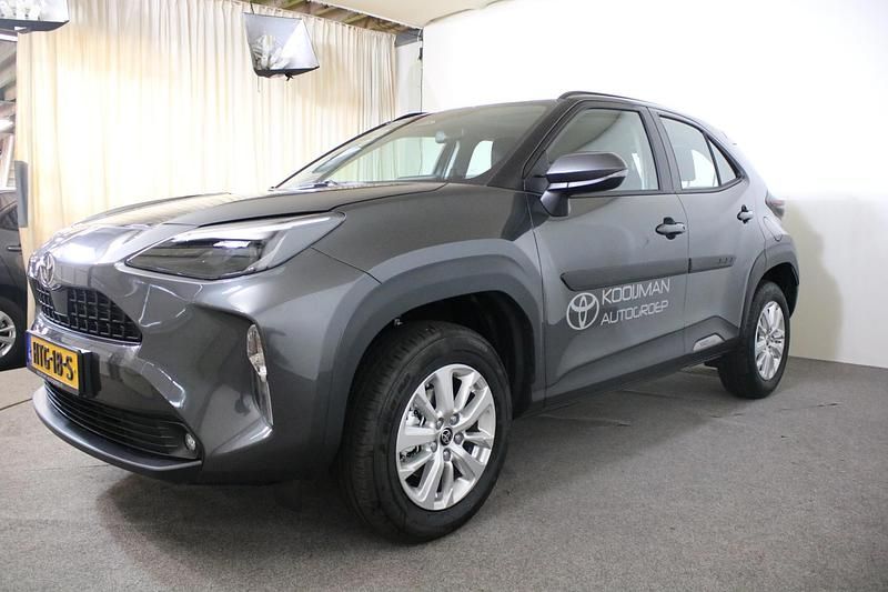 Grijs Occasion 2025 Toyota Yaris Hybrid Active SUV | € 31.794 (Eerlijke prijs) - Afbeelding 1/1