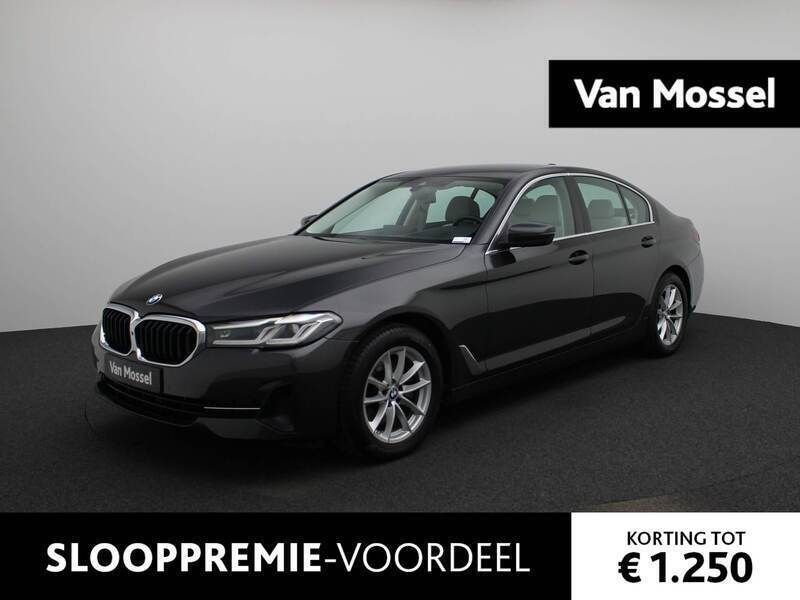 Grijs Gebruikt 2020 BMW 520 Executive Sedan | € 33.400 (Eerlijke prijs) - Afbeelding 1/4