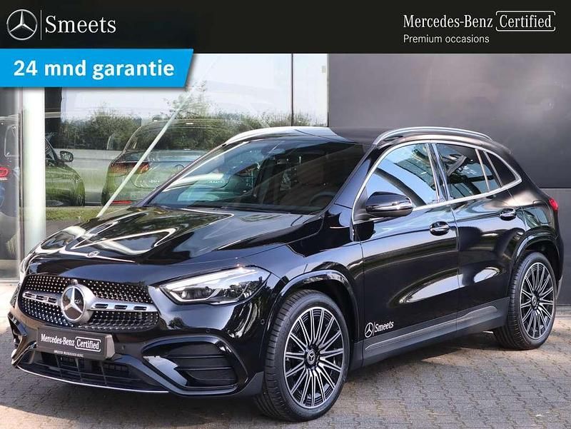 Zwart Gebruikt 2025 Mercedes GLA180 AMG line SUV | € 54.555 (Eerlijke prijs) - Afbeelding 1/4