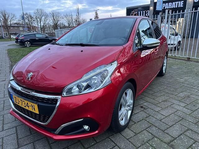 Rood Occasion 2019 Peugeot 208 Signature Sky Hatchback | € 8.400 (Super prijs) - Afbeelding 1/4