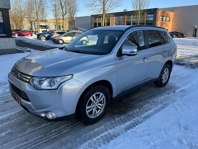 Grijs Occasion 2012 Mitsubishi Outlander Intense SUV | € 11.495 (Eerlijke prijs) - Afbeelding 1/4