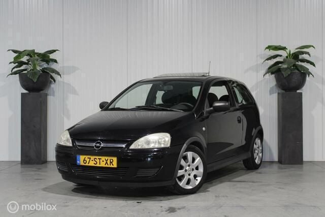 Zwart Occasion 2006 Opel Corsa Essentia Hatchback | € 1.399 (Super prijs) - Afbeelding 1/4