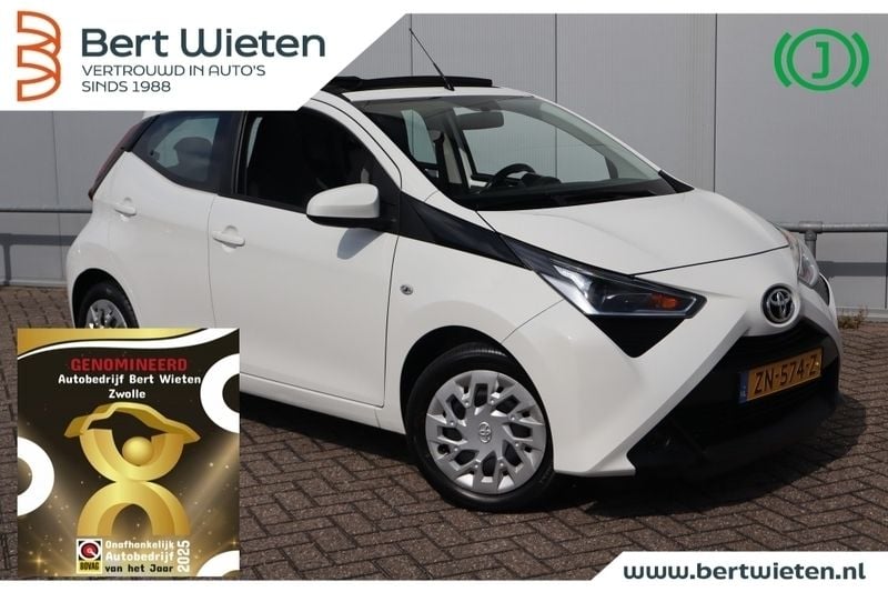 Wit Gebruikt 2019 Toyota Aygo X-play Hatchback | € 12.290 (Iets duurder) - Afbeelding 1/3
