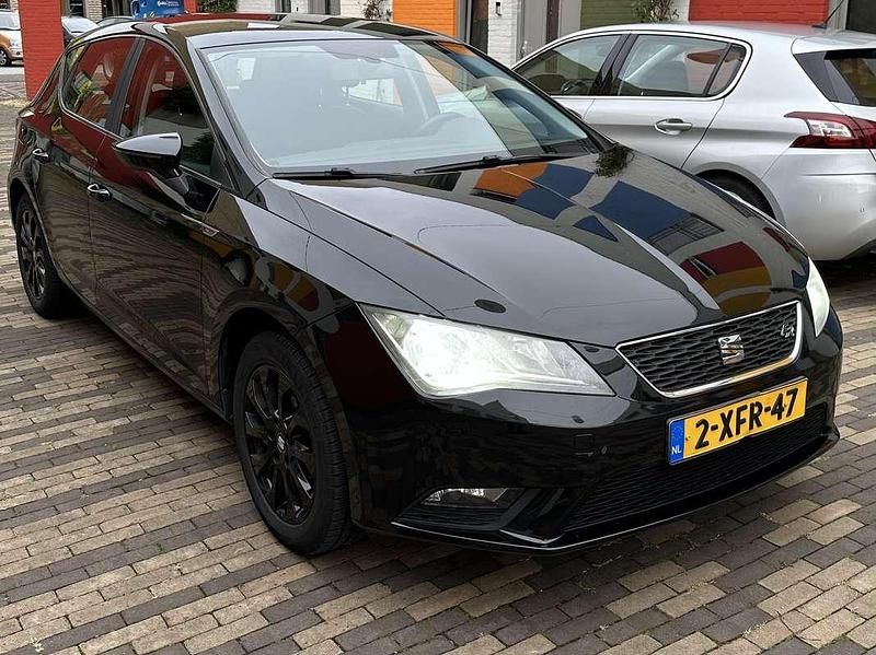 Zwart Gebruikt 2013 Seat Leon Style Stationwagen | € 7.300 (Eerlijke prijs) - Afbeelding 1/4
