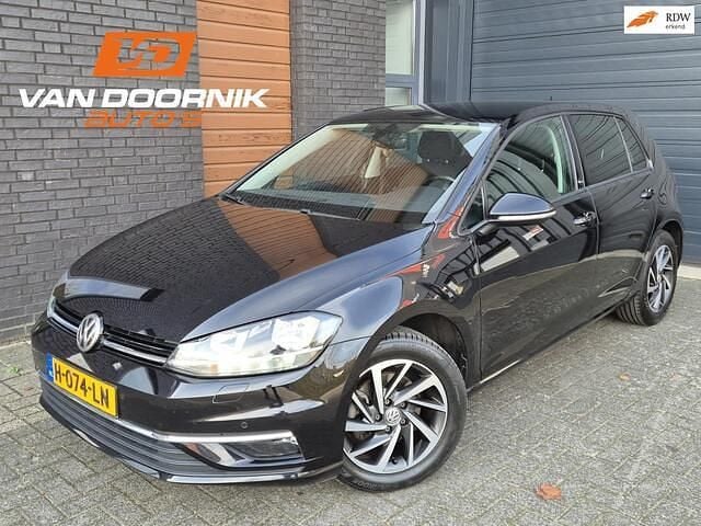 Zwart Gebruikt 2017 VW Golf VII Highline Hatchback | € 12.450 (Goede deal) - Afbeelding 1/4