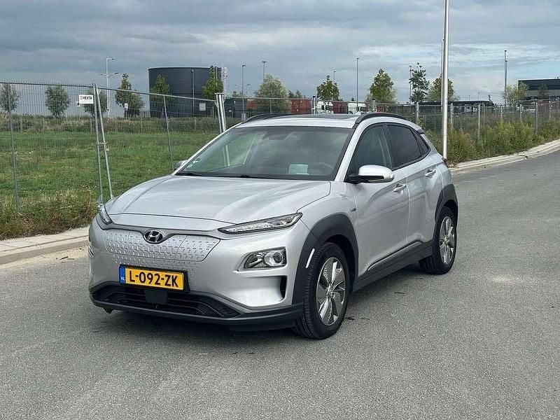 Zilver Occasion 2021 Hyundai Kona SUV | € 18.500 (Goede deal) - Afbeelding 1/4