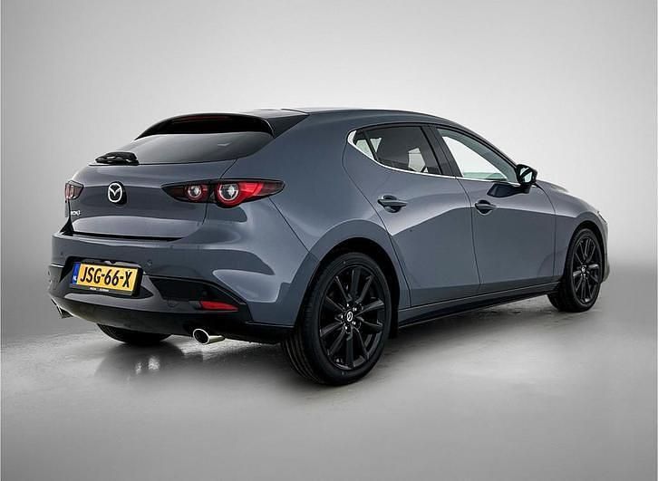 Nieuw Mazda 3 Nagisa 140 PK (102 kW) 2025 Grijs metallic Hatchback