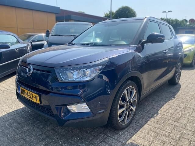 Blauw Gebruikt 2016 Ssangyong (KGM) Tivoli Sapphire SUV | € 4.900 - Afbeelding 1/4