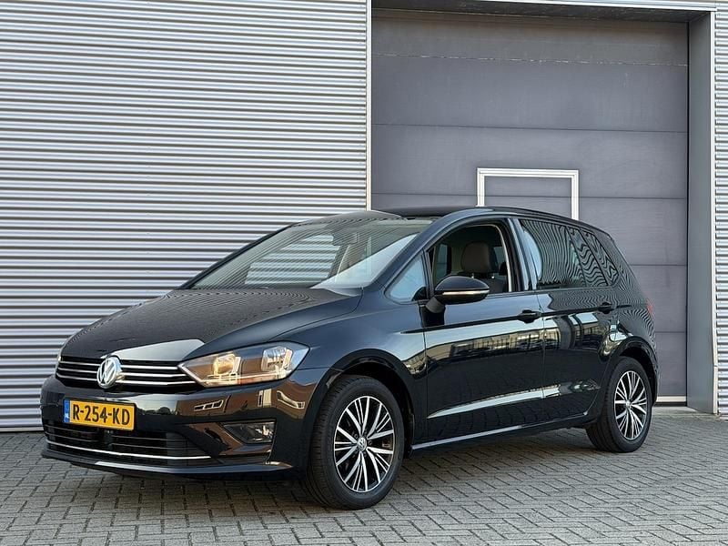 Zwart Occasion 2016 VW Golf Sportsvan Allstar MPV | € 10.999 (Super prijs) - Afbeelding 1/4