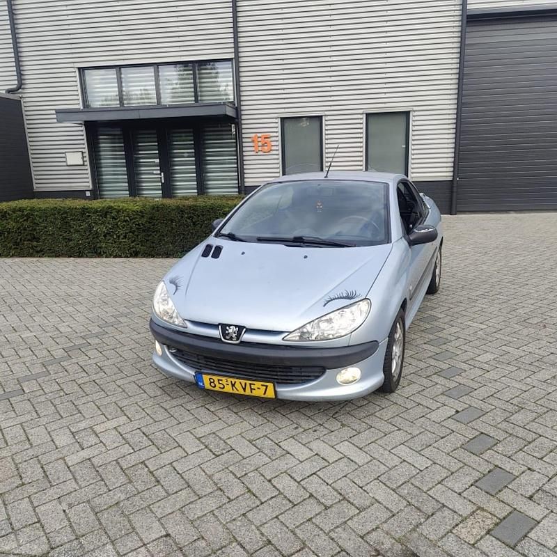 Blauw (metallic) Gebruikt 2002 Peugeot 206 CC Cabriolet | € 995 (Super prijs) - Afbeelding 1/4