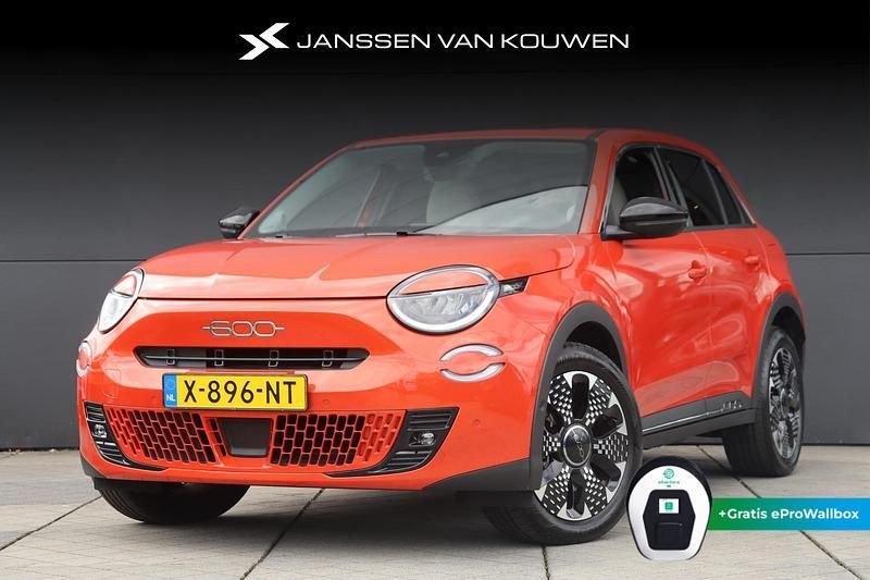 Oranje Gebruikt 2023 Fiat 600E La Prima SUV | € 26.445 (Eerlijke prijs) - Afbeelding 1/4