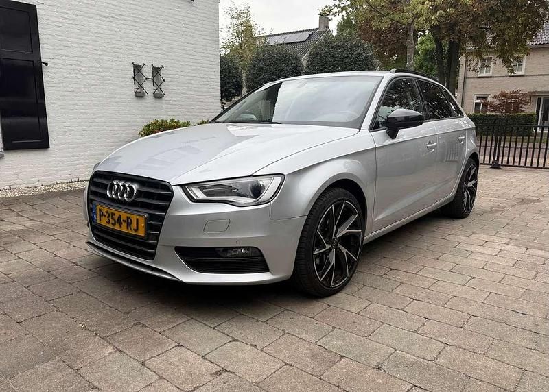 Grijs Gebruikt 2013 Audi A3 Hatchback | € 9.450 (Eerlijke prijs) - Afbeelding 1/4