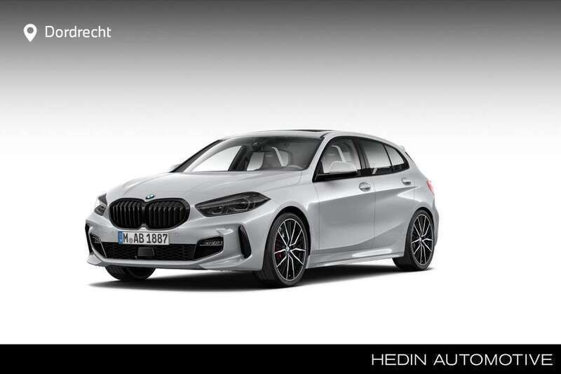 Zilver Gebruikt 2024 BMW 120 M Sport Hatchback | € 67.847 - Afbeelding 1/4