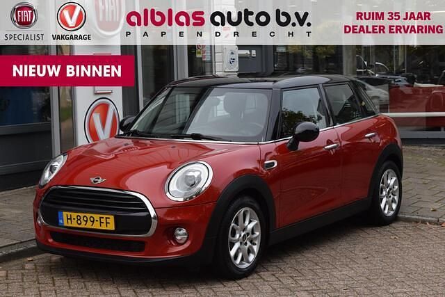 Rood Gebruikt 2017 Mini Cooper Hatchback | € 13.750 (Goede deal) - Afbeelding 1/4