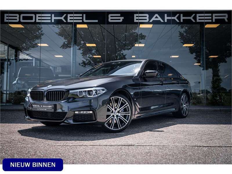 Grijs, metallic lak Gebruikt 2017 BMW 530 Executive Sedan | € 29.950 (Eerlijke prijs) - Afbeelding 1/4