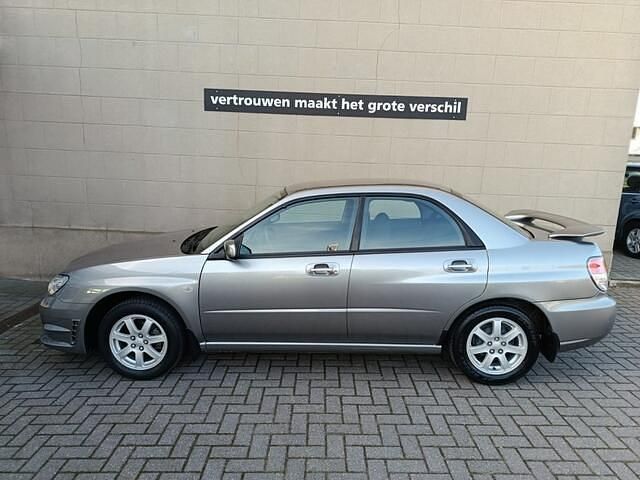 Grijs Occasion 2011 Subaru Impreza Comfort Sedan | € 10.950 (Eerlijke prijs) - Afbeelding 1/4
