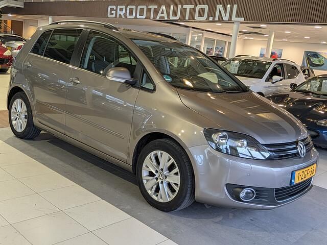 Bruin Occasion 2013 VW Golf Plus Cross Highline MPV | € 7.444 (Eerlijke prijs) - Afbeelding 1/4