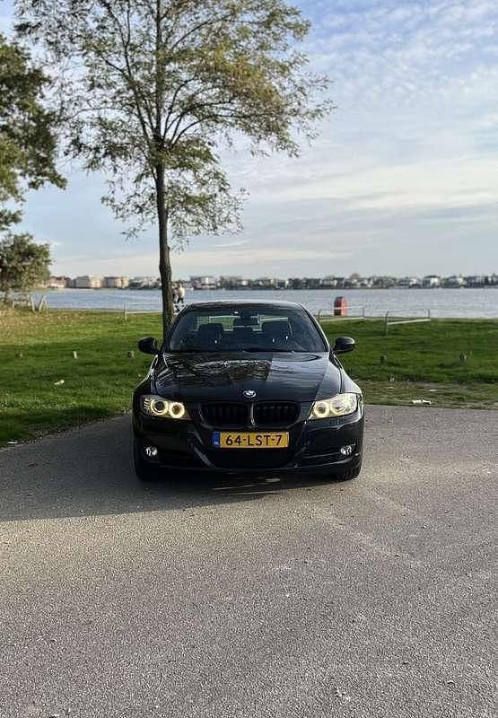 Zwart Gebruikt 2010 BMW 316 Sedan | € 10.000 (Duur) - Afbeelding 1/4