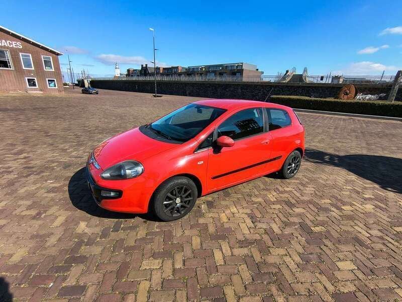 Rood Gebruikt 2011 Fiat Punto Pop Hatchback | € 1.800 (Super prijs) - Afbeelding 1/4