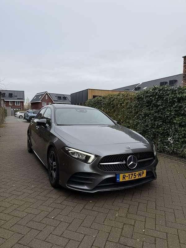 Grijs Gebruikt 2018 Mercedes A200 AMG Hatchback | € 21.950 (Iets duurder) - Afbeelding 1/4