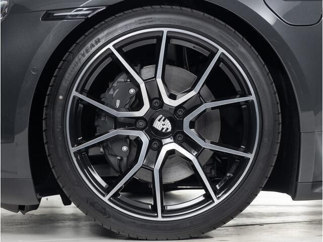 Occasion Porsche Taycan Sport 300 kW (409 PK) 2024 Grijs, metallic lak Sedan