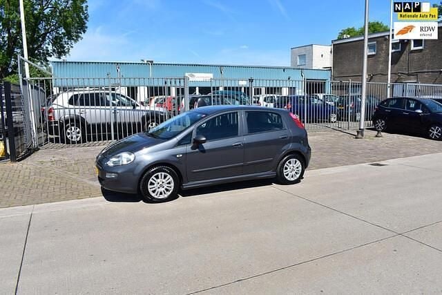 Grijs Gebruikt 2015 Fiat Punto Evo Pop Hatchback | € 3.950 (Goede deal) - Afbeelding 1/4