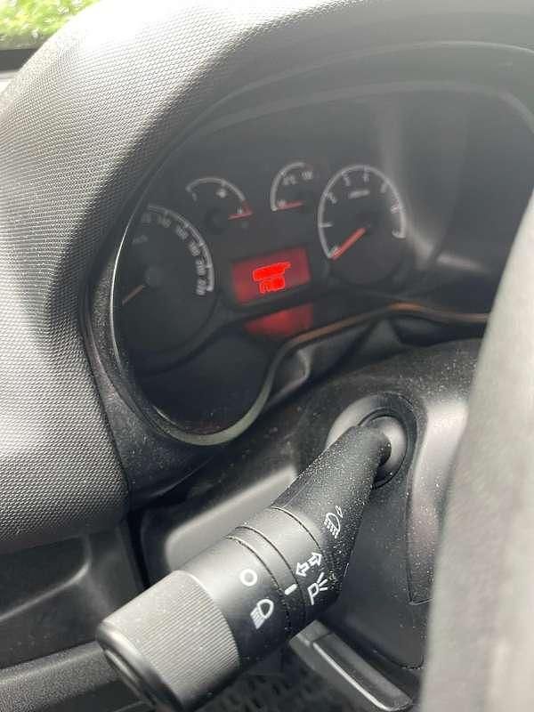 Zwart Gebruikt 2016 Opel Combo MPV | € 4.000 (Goede deal) - Afbeelding 1/4