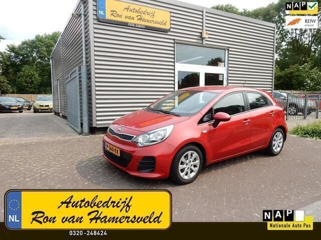 Rood Gebruikt 2016 Kia Rio 3 Hatchback | € 8.950 (Eerlijke prijs) - Afbeelding 1/4