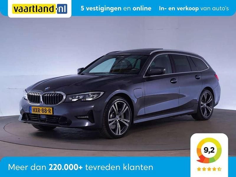 Grijs Gebruikt 2021 BMW 330e Executive Stationwagen | € 30.945 (Goede deal) - Afbeelding 1/3