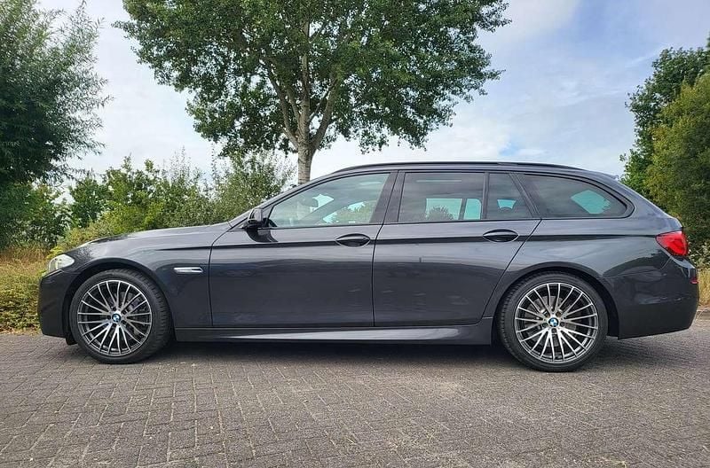 Zwart Gebruikt 2013 BMW 530 Stationwagen | € 9.995 (Goede deal) - Afbeelding 1/4