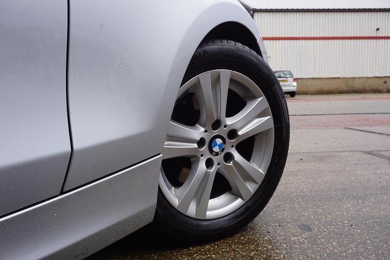 Occasion BMW 118 Efficient Dynamics 143 PK (105 kW) 2011 Grijs (metallic) Hatchback