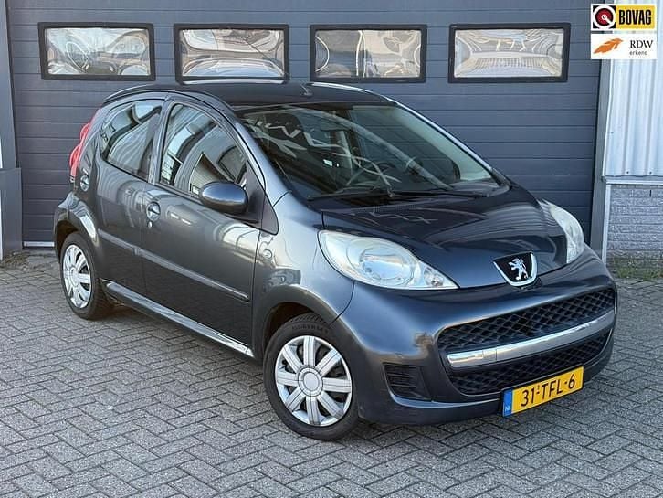 Occasion Peugeot 107 68 PK (50 kW) 2012 Grijs Hatchback