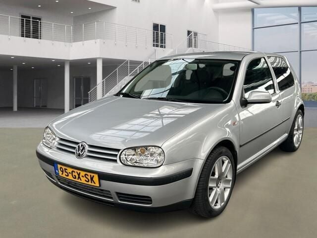 Grijs Gebruikt 2001 VW Golf IV Trendline Hatchback | € 1.995 (Eerlijke prijs) - Afbeelding 1/4